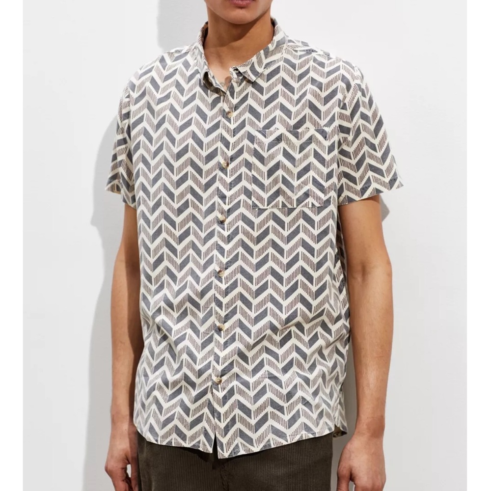 Urban Outfitters Rolla’s Bon Broken Arrow Short Sleeve Button-Down Shirt-Small